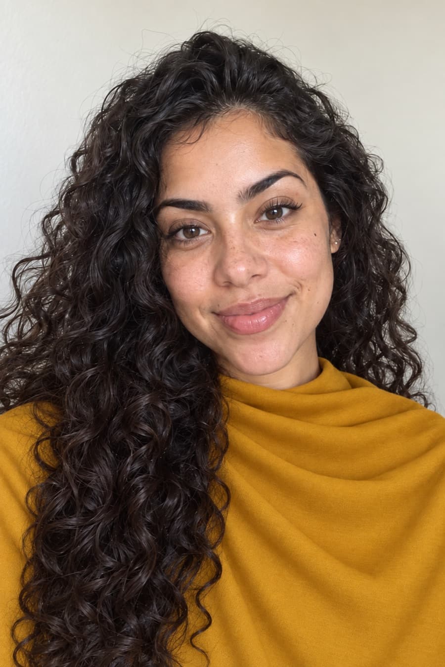Sofia draped in warm mustard, a color to avoid